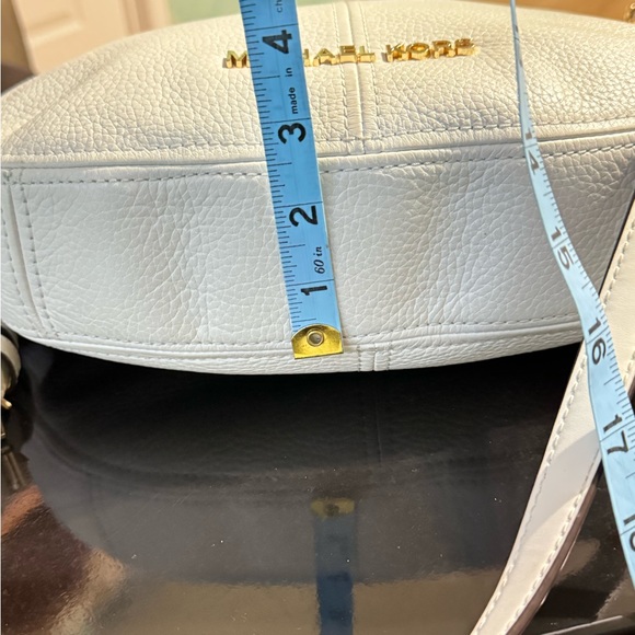 Authentic Michael khors a cross body bag - Picture 8 of 11